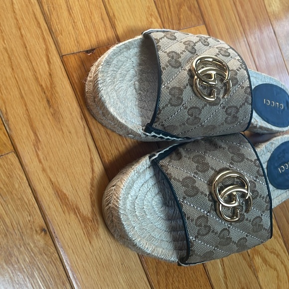 New! Gucci Sandals - Picture 3 of 5